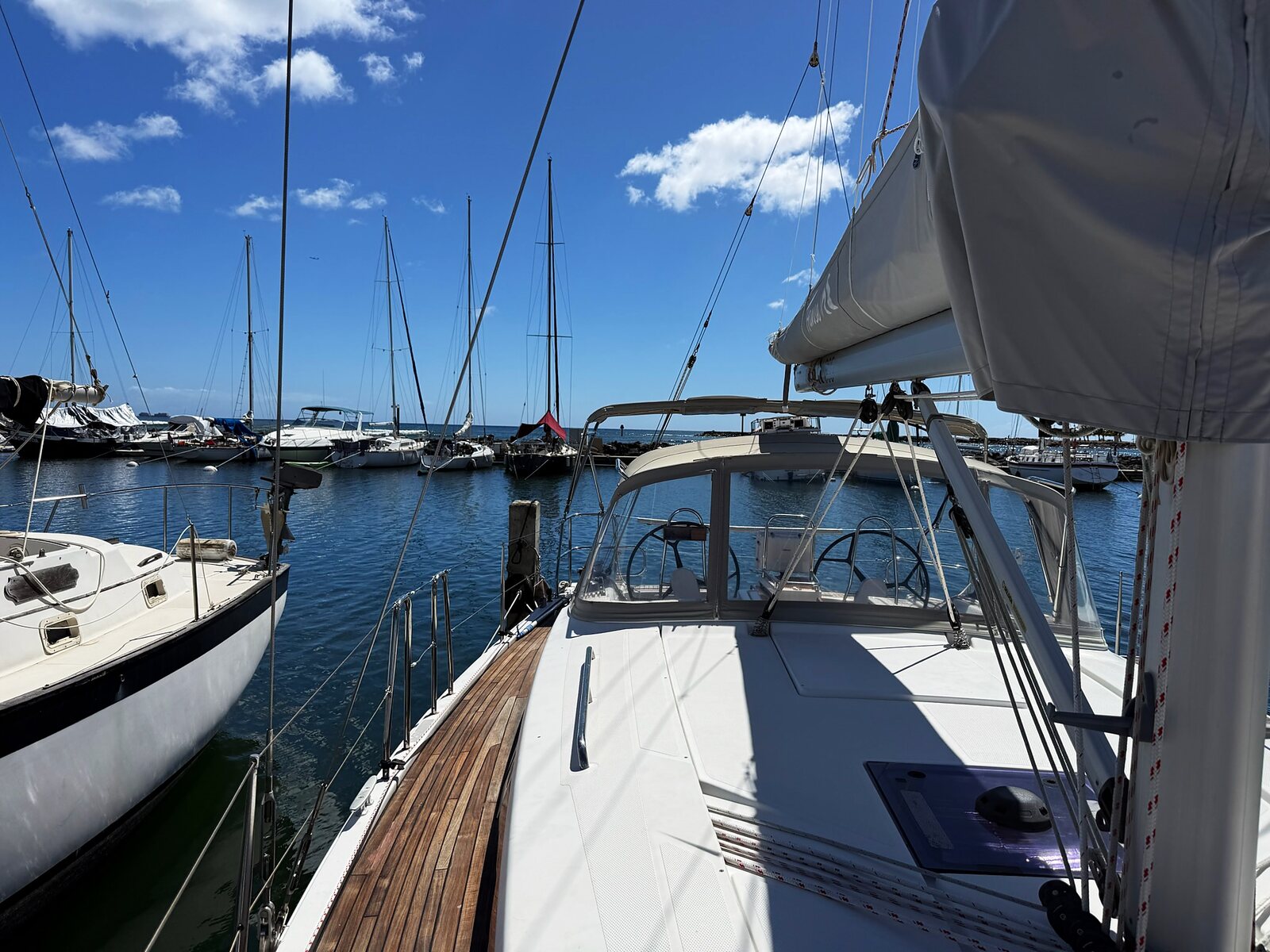 2014 Hanse 385 "Effortless" for sale, Honolulu Hawaii &mdash; Foredeck looking forward (photo 13 of 29)