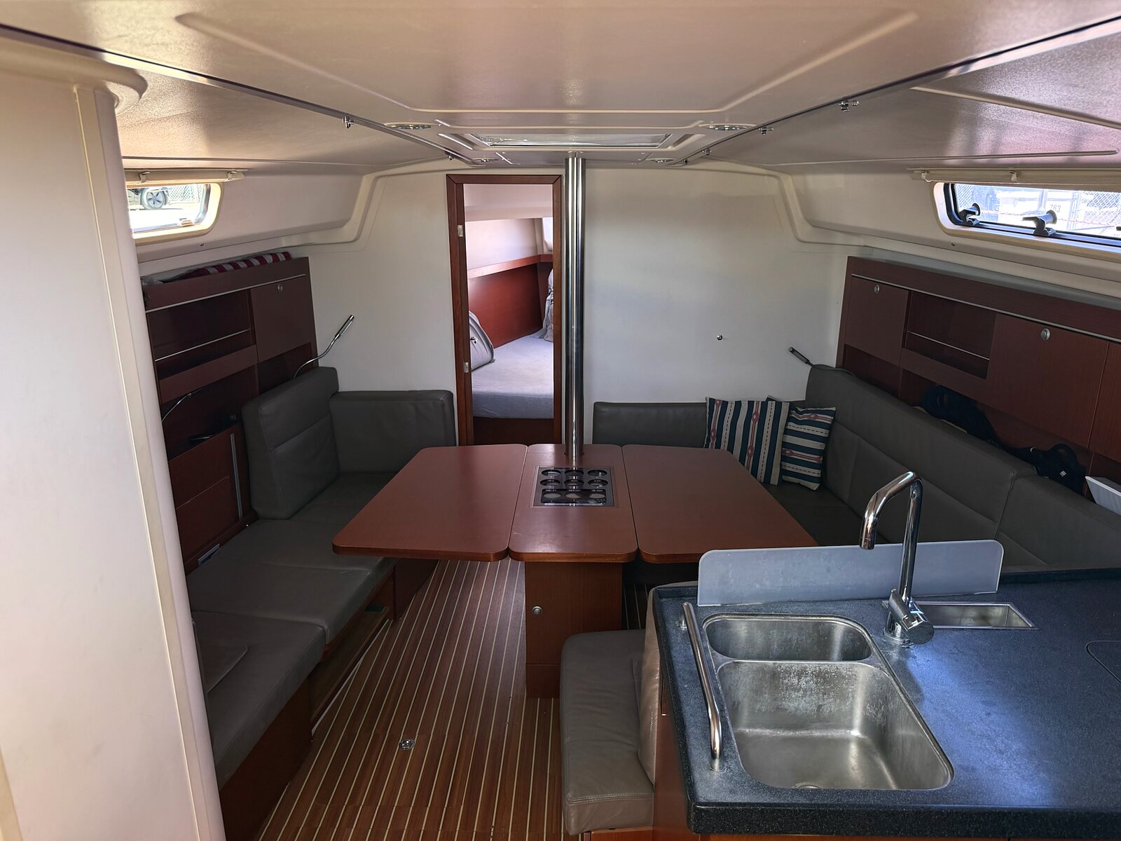 2014 Hanse 385 "Effortless" for sale, Honolulu Hawaii &mdash; Galley with double stainless sink (photo 17 of 29)