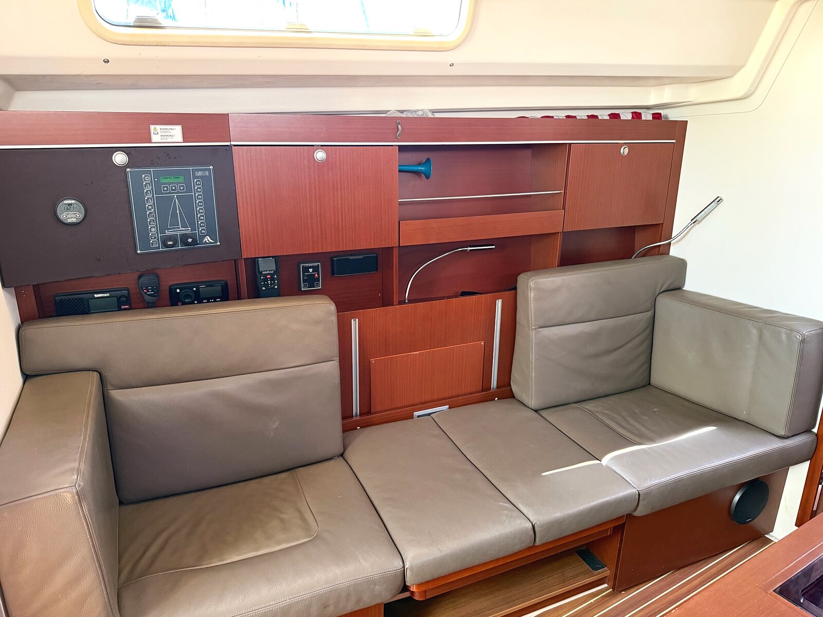 2014 Hanse 385 "Effortless" for sale, Honolulu Hawaii &mdash; Nav station and settee (photo 18 of 29)