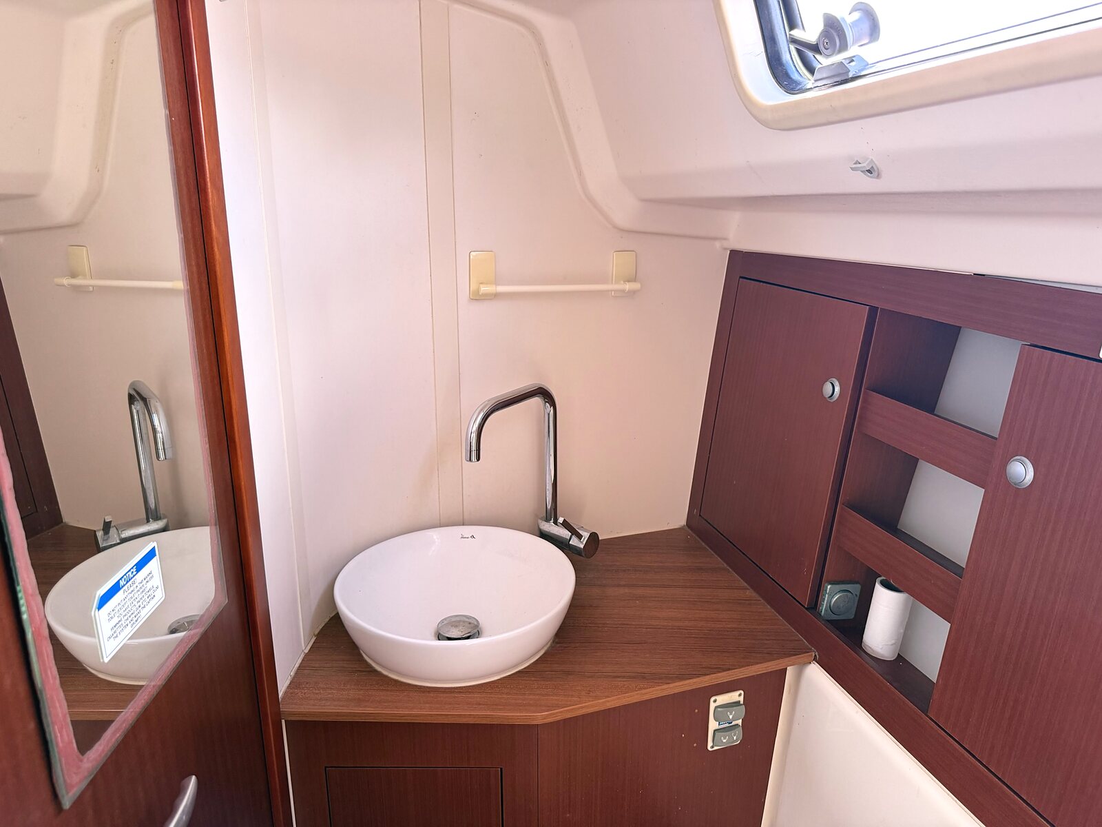 2014 Hanse 385 "Effortless" for sale, Honolulu Hawaii &mdash; Head with vanity (photo 24 of 29)