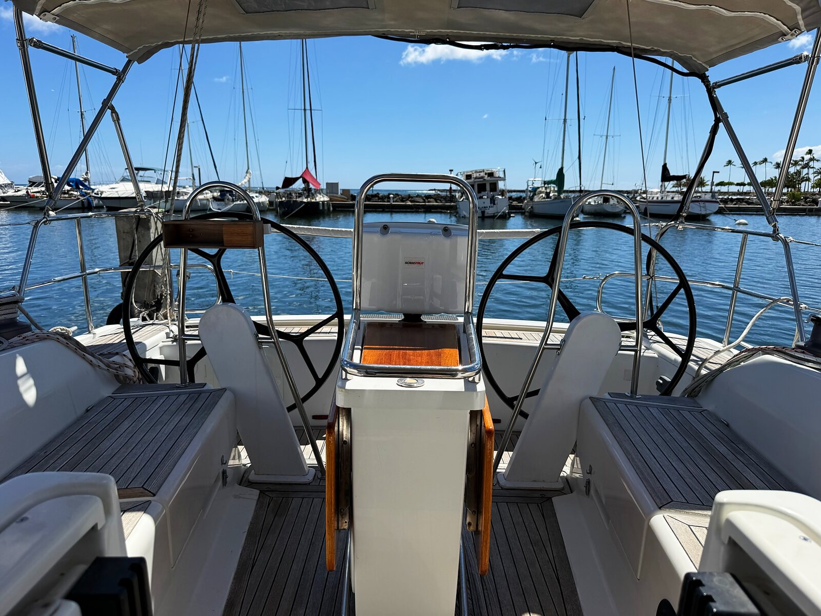 2014 Hanse 385 "Effortless" for sale, Honolulu Hawaii &mdash; Twin wheels and open cockpit (photo 9 of 29)