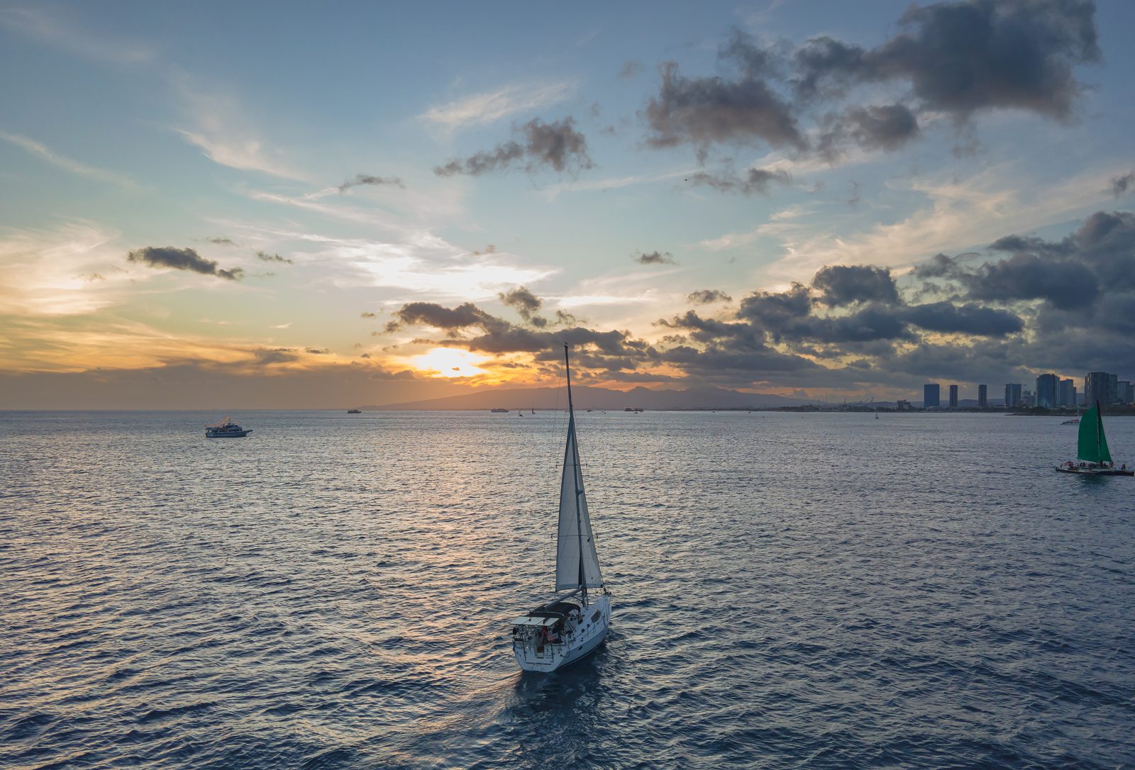 2008 Hunter 45 Deck Salon Praha bluewater sailing yacht for sale in Honolulu, Hawaii — photo 10