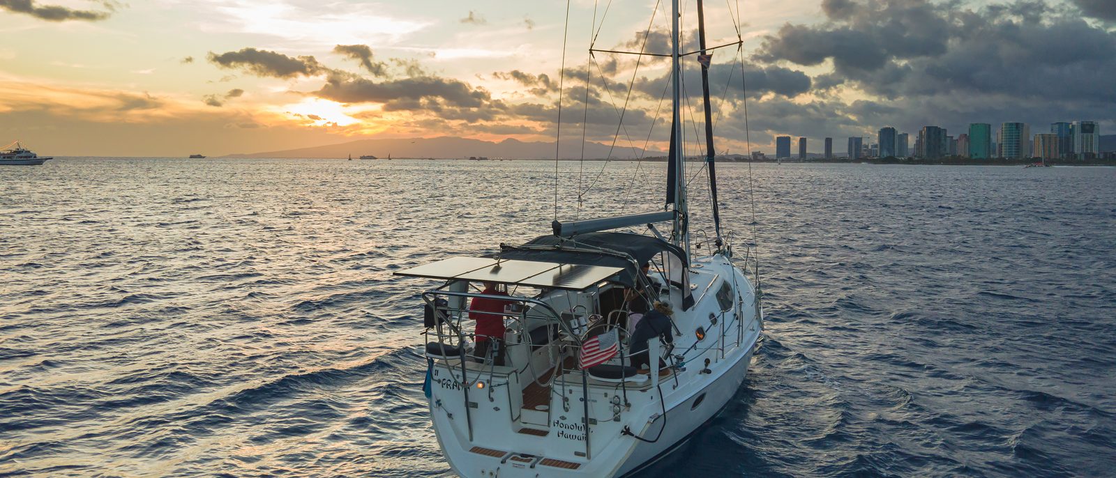 2008 Hunter 45 Deck Salon Praha bluewater sailing yacht for sale in Honolulu, Hawaii — photo 11