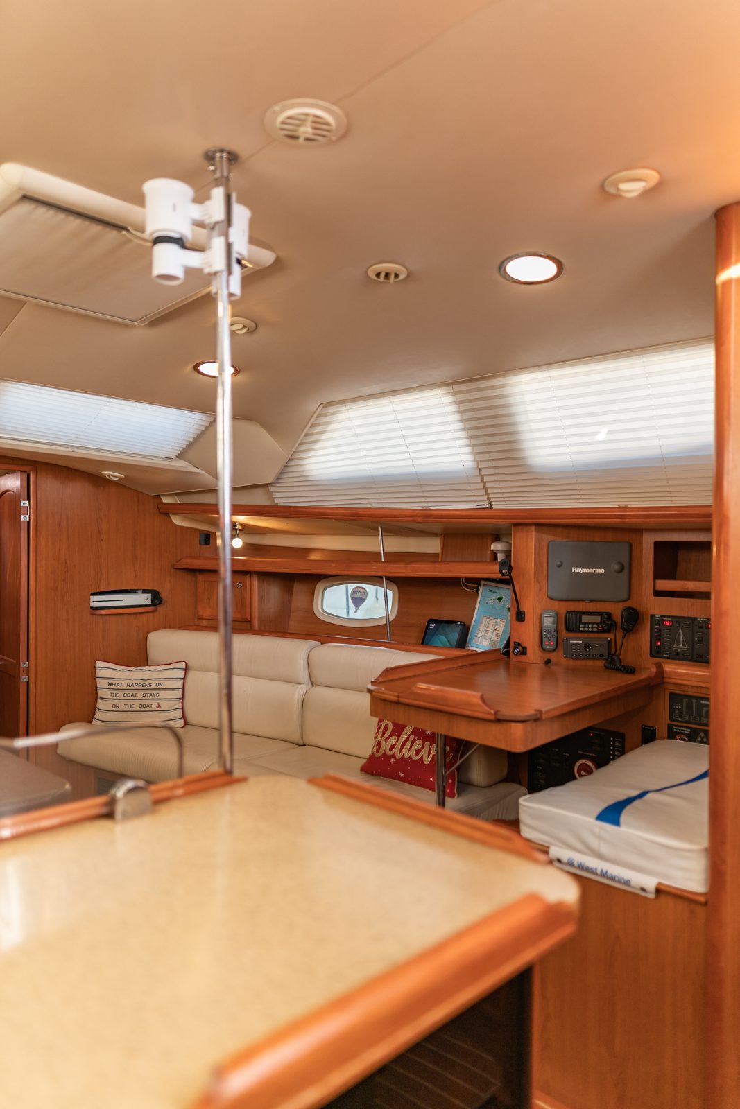 2008 Hunter 45 Deck Salon Praha bluewater sailing yacht for sale in Honolulu, Hawaii — photo 16