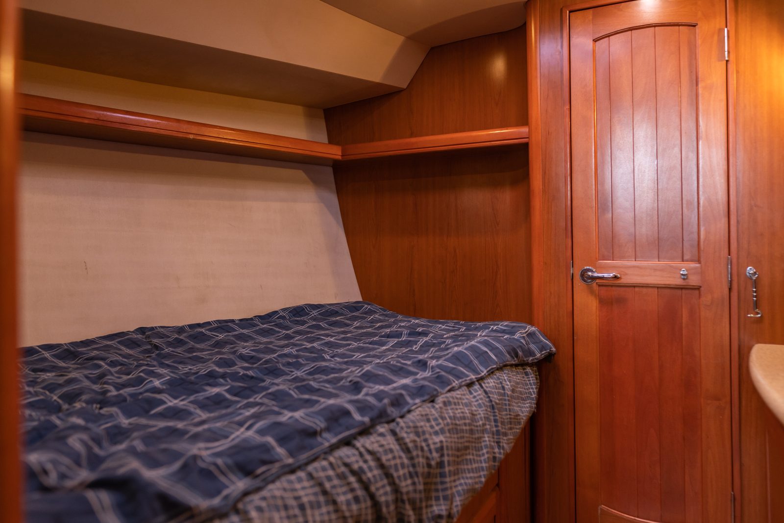 2008 Hunter 45 Deck Salon Praha bluewater sailing yacht for sale in Honolulu, Hawaii — photo 19