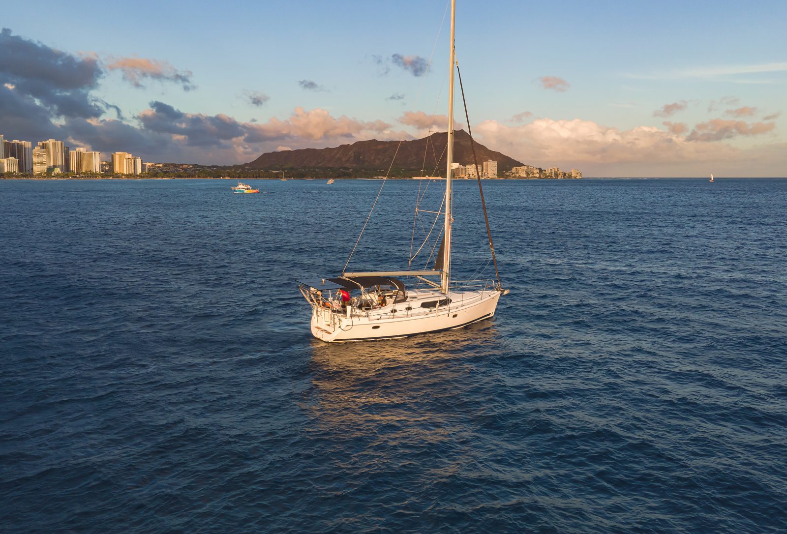 2008 Hunter 45 Deck Salon Praha bluewater sailing yacht for sale in Honolulu, Hawaii — photo 2