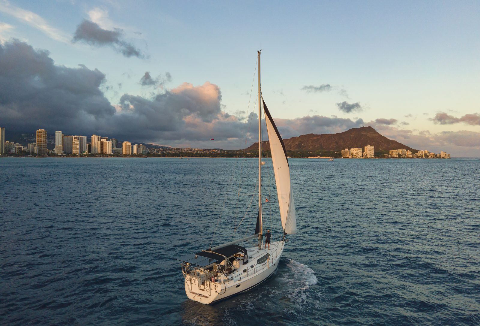 2008 Hunter 45 Deck Salon Praha bluewater sailing yacht for sale in Honolulu, Hawaii — photo 3