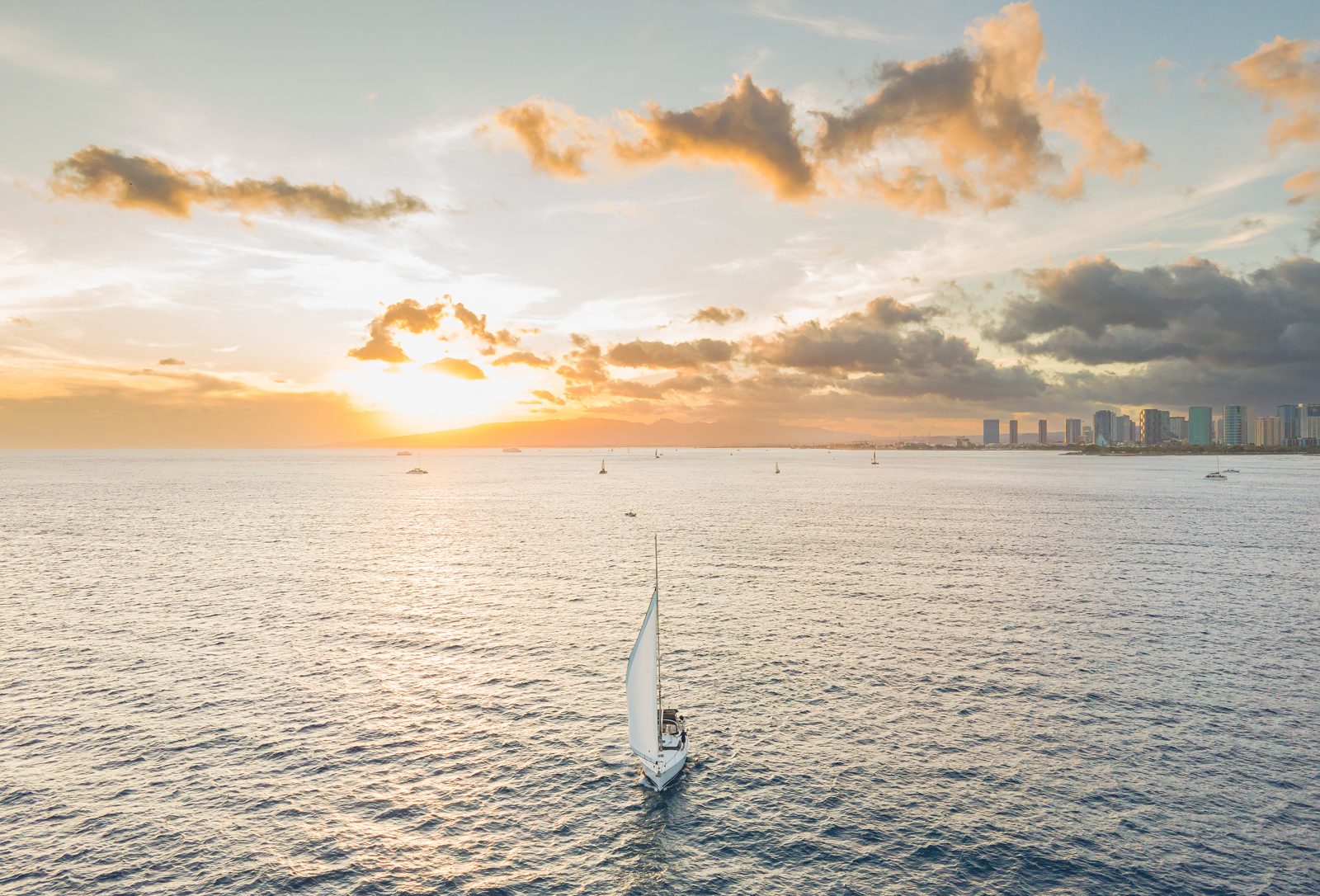 2008 Hunter 45 Deck Salon Praha bluewater sailing yacht for sale in Honolulu, Hawaii — photo 6