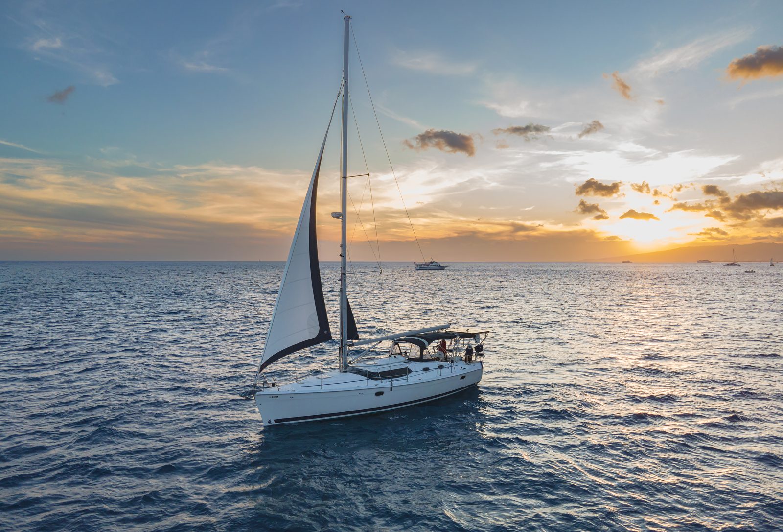 2008 Hunter 45 Deck Salon Praha bluewater sailing yacht for sale in Honolulu, Hawaii — photo 7