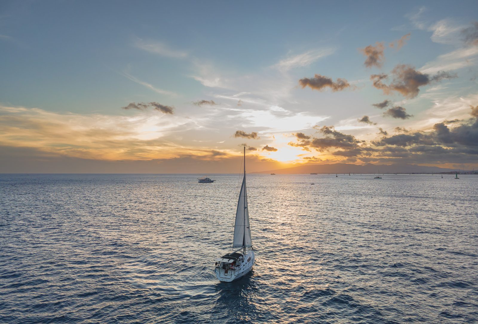2008 Hunter 45 Deck Salon Praha bluewater sailing yacht for sale in Honolulu, Hawaii — photo 9